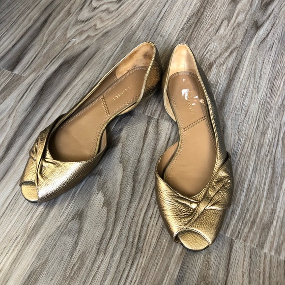 Tahari Shoes - TAHARI CONCERT Knot Leather Flats Sandals Shoes